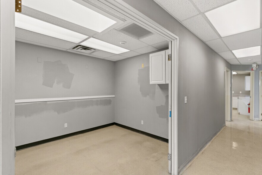 More Photos Of 872 E Sahara Ave, Las Vegas Medical For Lease