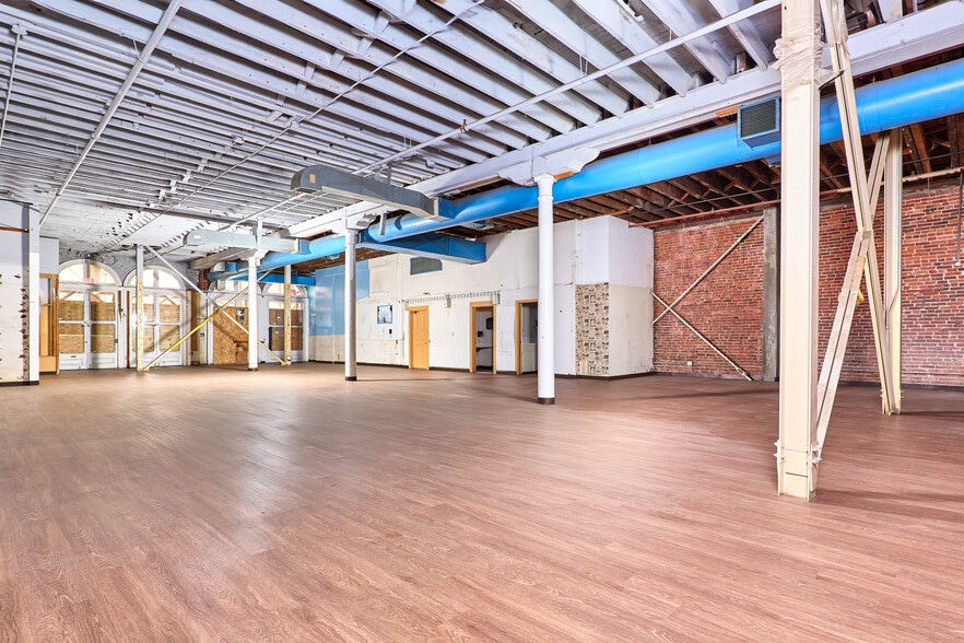 More Photos Of 910 2nd St, Sacramento Bar For Sale