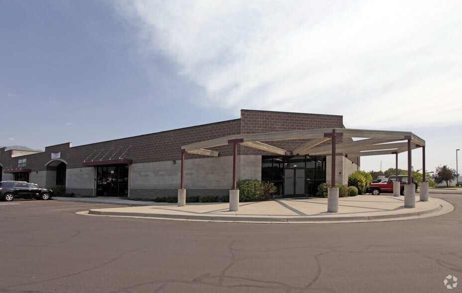 More Photos Of 1565 W Hill Field Rd, Layton Showroom For Lease