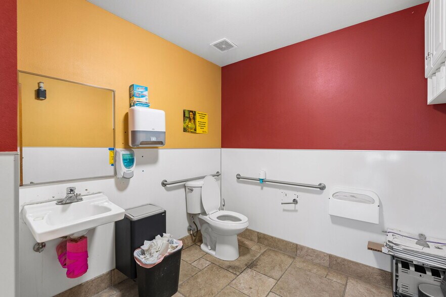 More Photos Of 77570 Enfield Ln, Palm Desert Warehouse For Sale