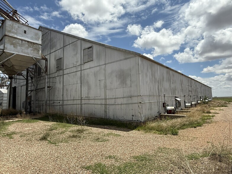 More Photos Of 743 W US Highway 70, Plainview Industrial For Sale