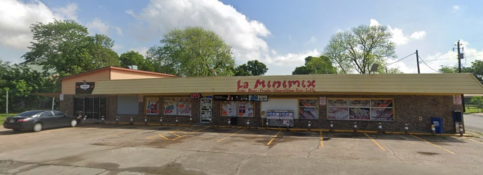 More Photos Of 2400 Kentucky St, Baytown General Retail For Sale