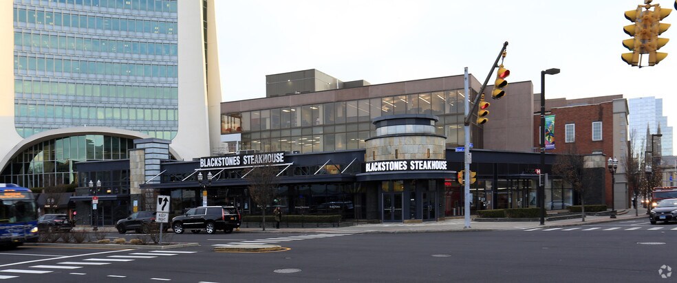 Primary Photo Of 7 Landmark Sq, Stamford Storefront For Lease