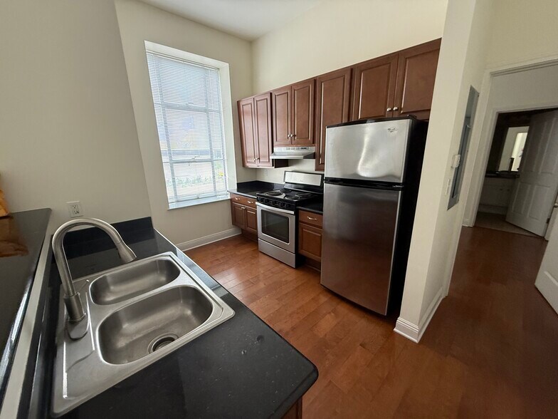 More Photos Of 703 Carondelet St, New Orleans Apartments For Sale