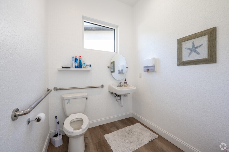 More Photos Of 1245 Canal St, New Smyrna Beach Self Storage For Lease