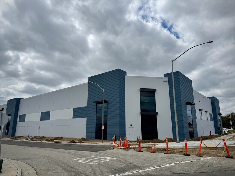More Photos Of 1050 E Holt Blvd, Ontario Distribution For Sale