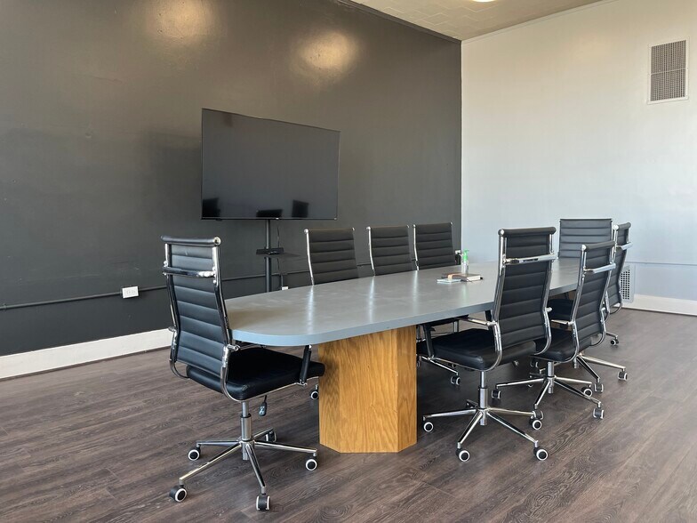 More Photos Of 1034 S 18th St, Manitowoc Flex For Lease