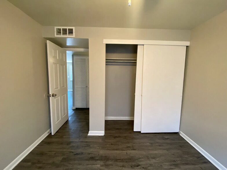 More Photos Of 1415-1425 Kingston St, Aurora Apartments For Sale