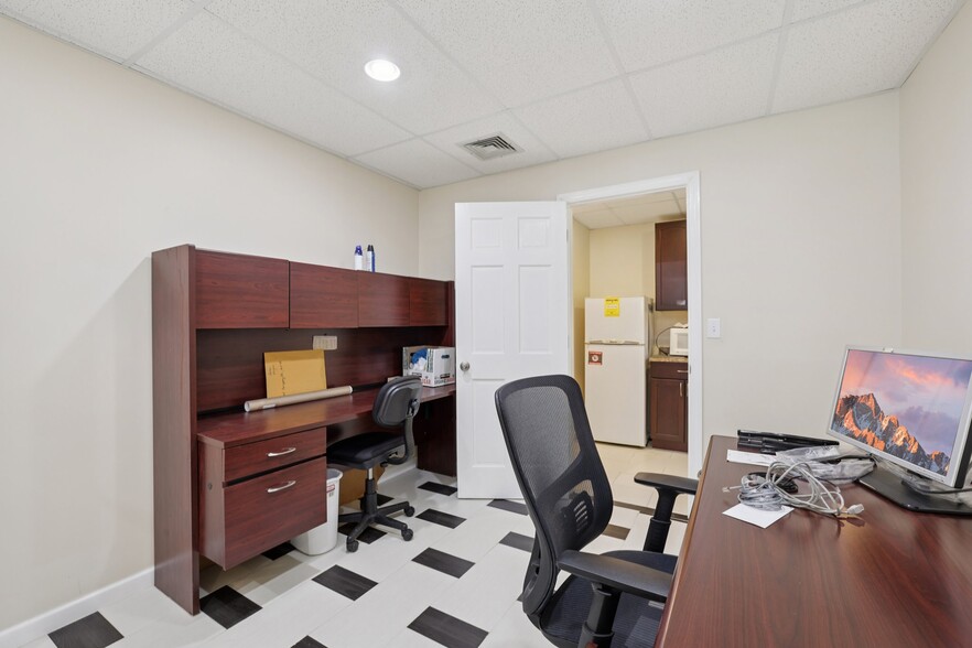 More Photos Of 364 Parsippany Rd, Parsippany Office For Sale