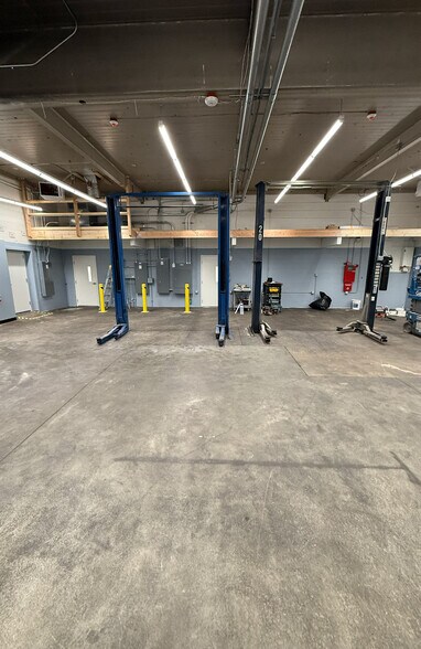 More Photos Of 20612 Highway 99, Lynnwood Unknown For Lease