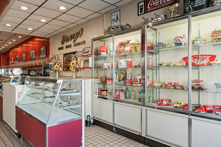 More Photos Of 8 Glen St, Glen Cove Storefront For Lease