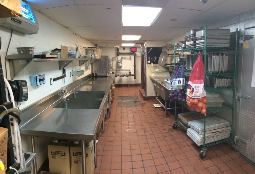More Photos Of 1417 Locust St, Philadelphia Storefront Retail Office For Lease