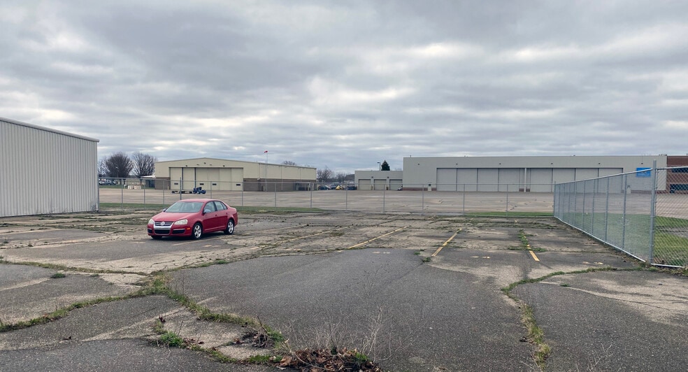 More Photos Of 3850 Capital City Blvd, Lansing Airplane Hangar For Sale