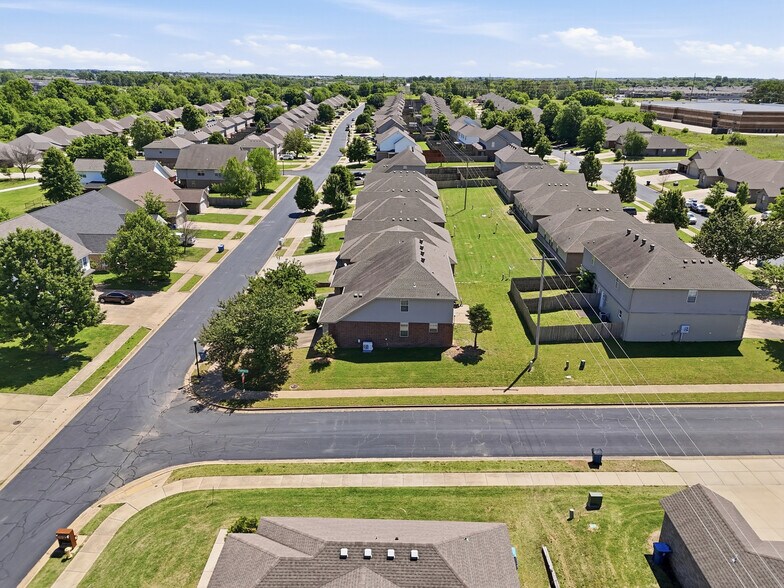 More Photos Of 3403 SW Deerfield Blvd, Bentonville Multifamily For Sale