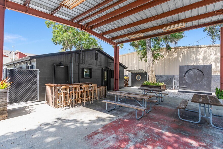 More Photos Of 209 Palmetto Ave, Longwood Restaurant For Lease