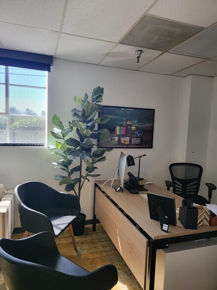 More Photos Of 3000 N Hollywood Way, Burbank Office For Lease