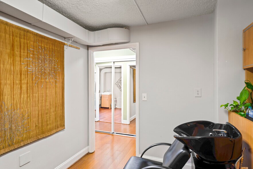More Photos Of 1325 18th St NW, Washington Office For Lease