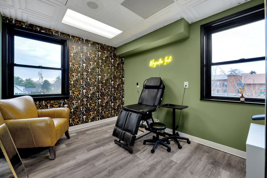 More Photos Of 37 W Bridge St, Dublin Office For Sale