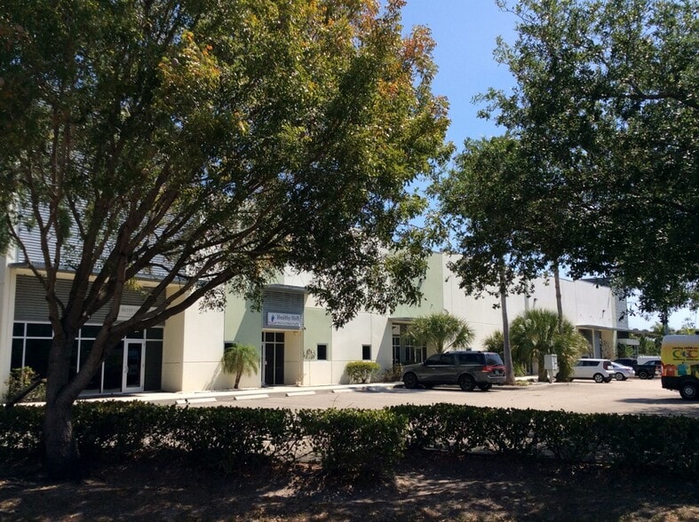 More Photos Of 7995 SW Jack James Dr, Stuart Showroom For Lease