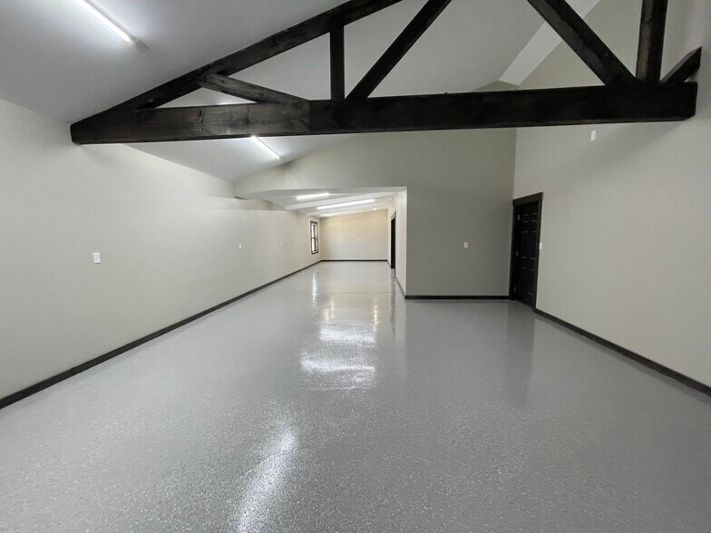 More Photos Of 341 Darnell Mealer Rd, Lewisburg Showroom For Lease