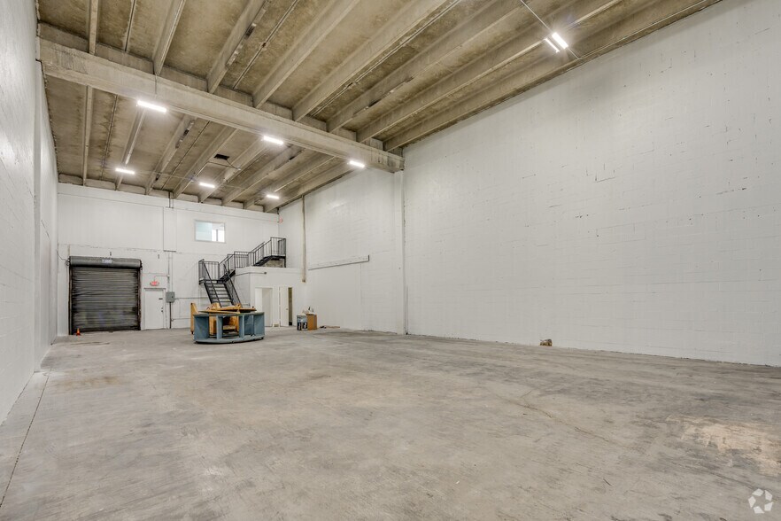 More Photos Of 2100-2112 NW 99th Ave, Miami Warehouse For Lease