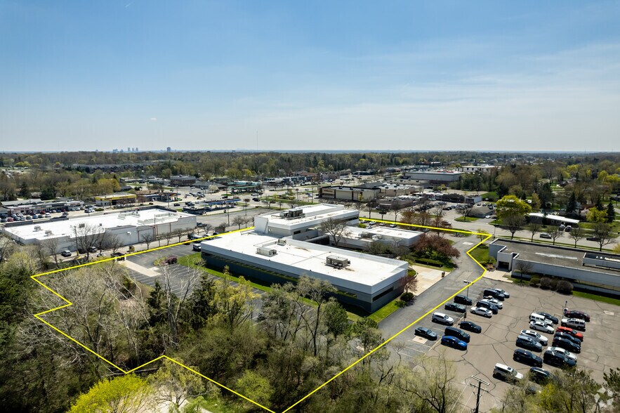 More Photos Of 31500 W 13 Mile Rd, Farmington Hills Medical For Lease