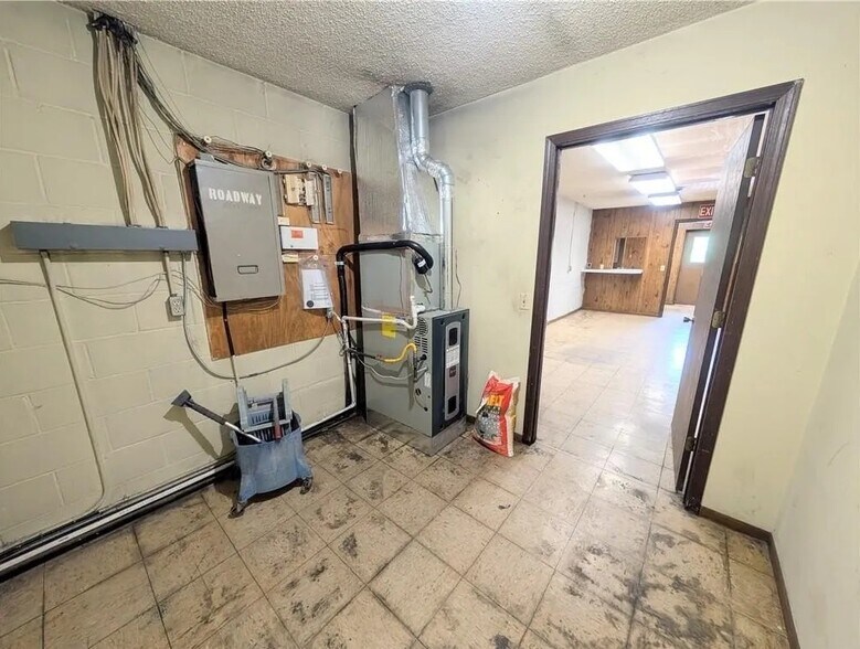 More Photos Of 501 Main, Gas Specialty For Sale