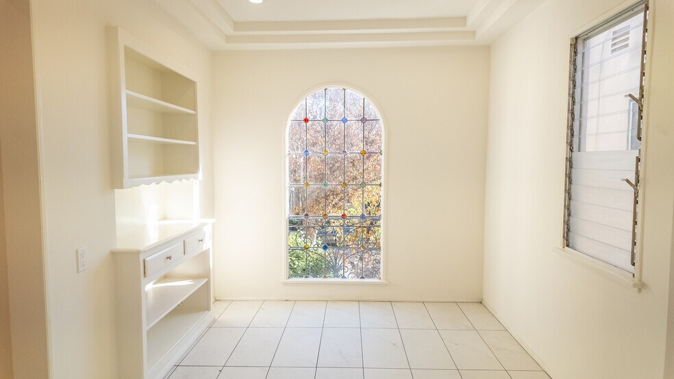 More Photos Of 205 S Reeves Dr, Beverly Hills Apartments For Sale