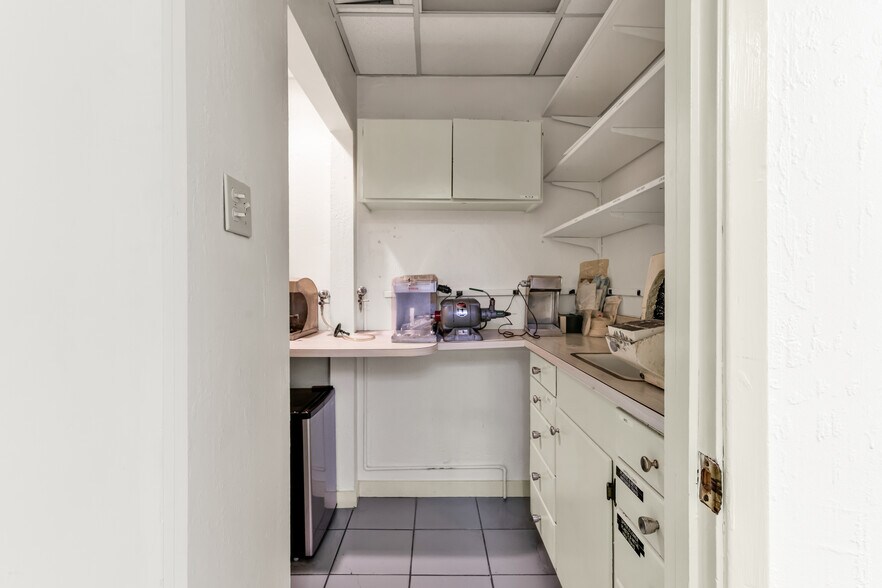 More Photos Of 7930 MacArthur Blvd, Oakland Medical For Sale