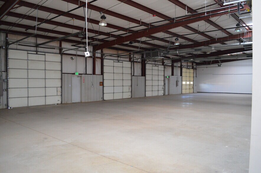 More Photos Of 8317 Gateway Ter, Oklahoma City Showroom For Sale