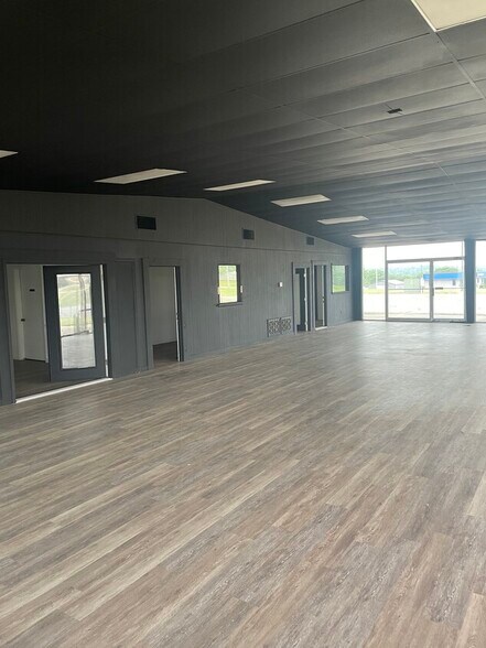 More Photos Of 3000 S Muskogee Ave, Tahlequah Industrial For Lease