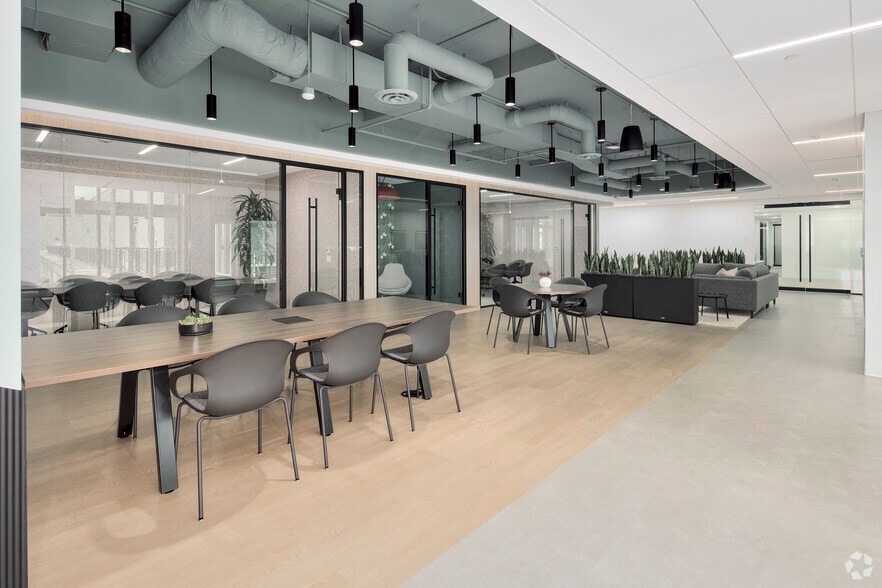 More Photos Of 1 Inventa Pl, Silver Spring Office For Lease