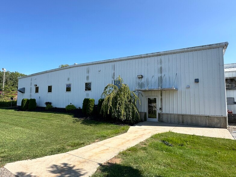 More Photos Of 101 E Roosevelt Ave, Zeeland Manufacturing For Lease