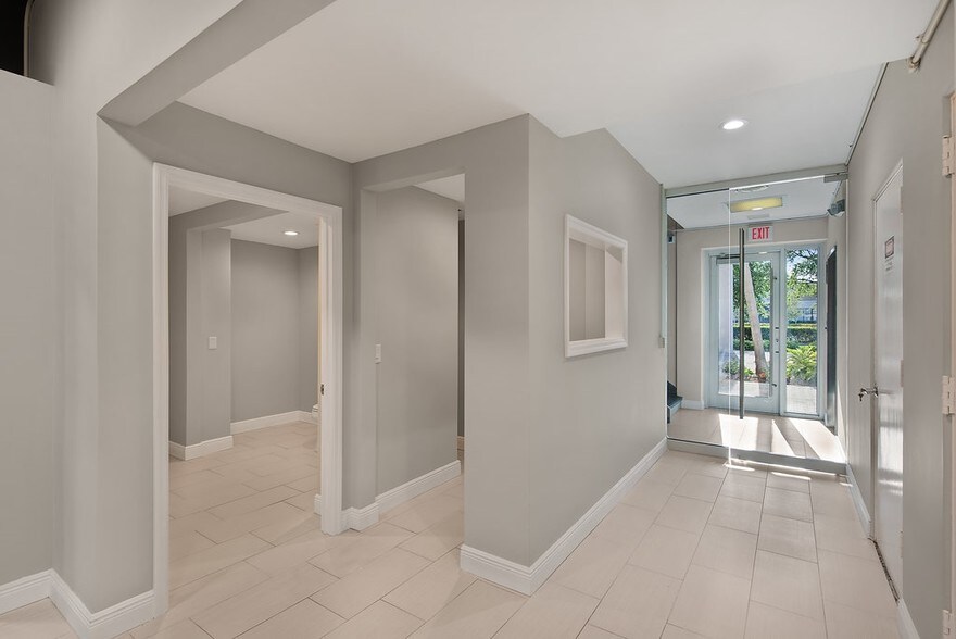 More Photos Of 2701 W Okeechobee Blvd, West Palm Beach Office For Sale