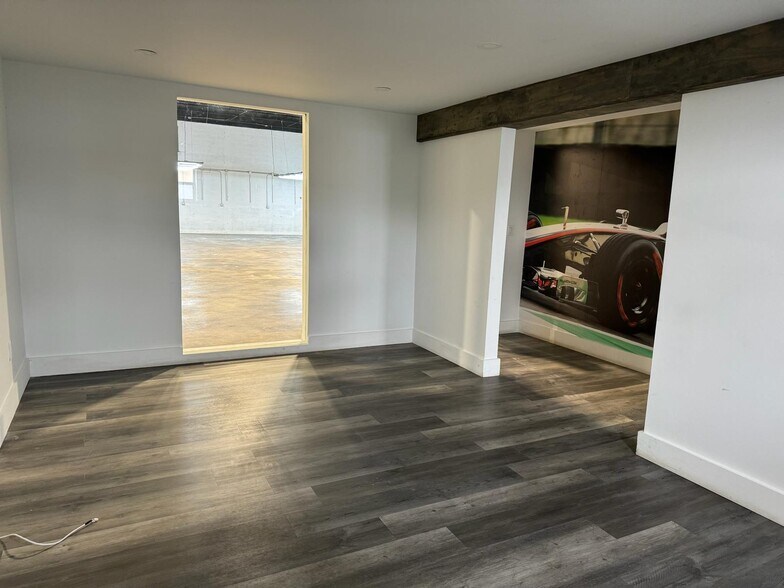 More Photos Of 7880-7882 NW 56th St, Miami Warehouse For Lease