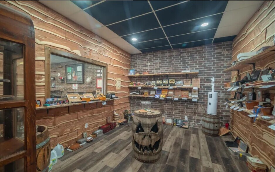 More Photos Of 1107 Cherokee Ave, Seneca Restaurant For Sale