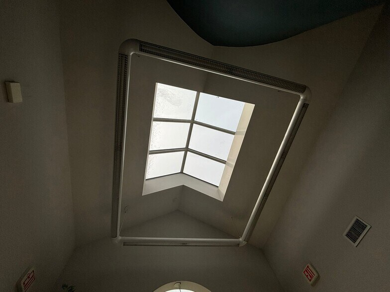 More Photos Of 1547 Columbia Tpke, Castleton Medical For Sale