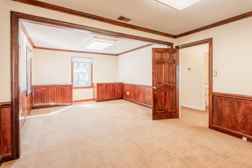 More Photos Of 306 Laurens St NW, Aiken Office For Lease