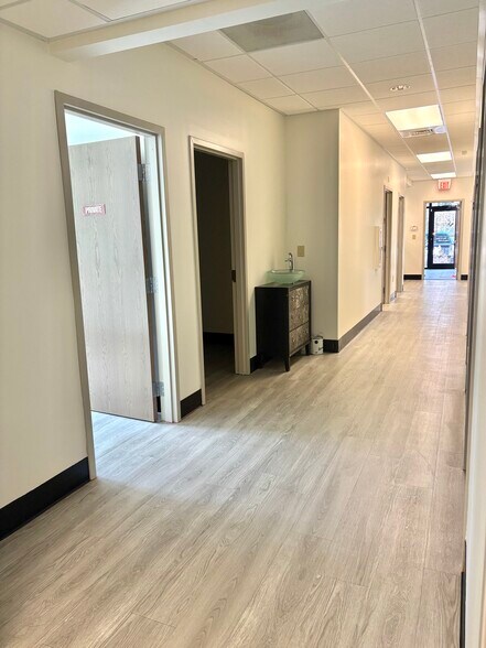 More Photos Of 2287 Henry Tecklenburg Dr, Charleston Office For Lease