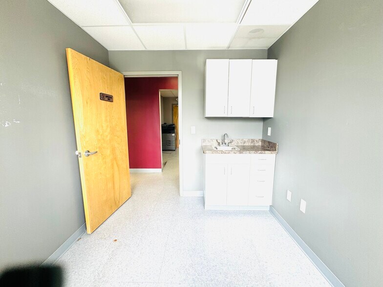 More Photos Of 716 Broad St, Clifton Medical For Lease