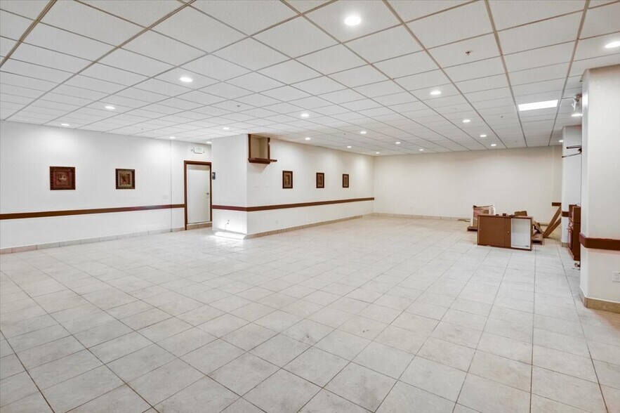 More Photos Of 400 E 12th St, Oakland Storefront Retail Residential For Sale