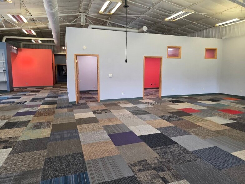 More Photos Of 1115 Commercial Ave, Reedsburg Service For Lease