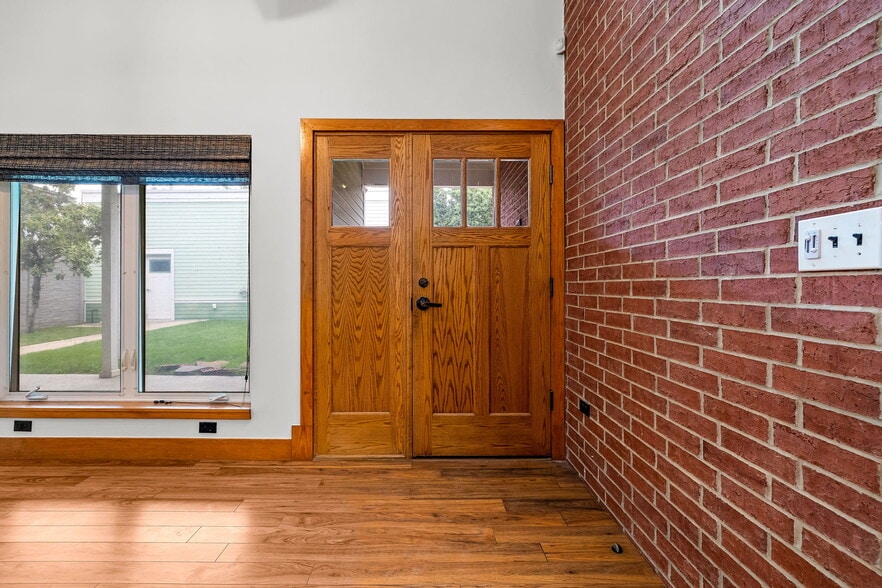 More Photos Of 1515 E Belt Line Rd, Carrollton Office Residential For Sale