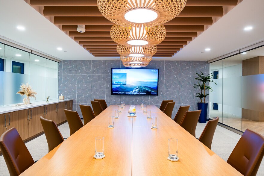 More Photos Of 1750 Tysons Blvd, McLean Coworking Space