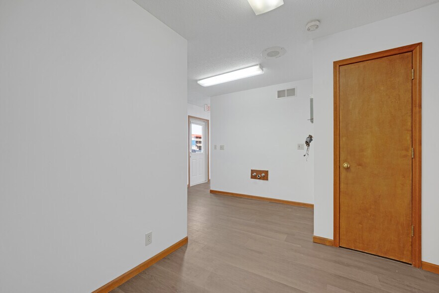 More Photos Of 804 Winchester Dr, Sedalia Medical For Sale