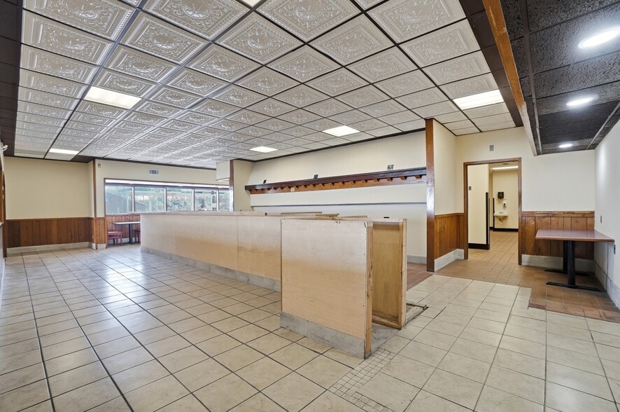 More Photos Of 1610 Germantown Rd, Middletown Restaurant For Sale