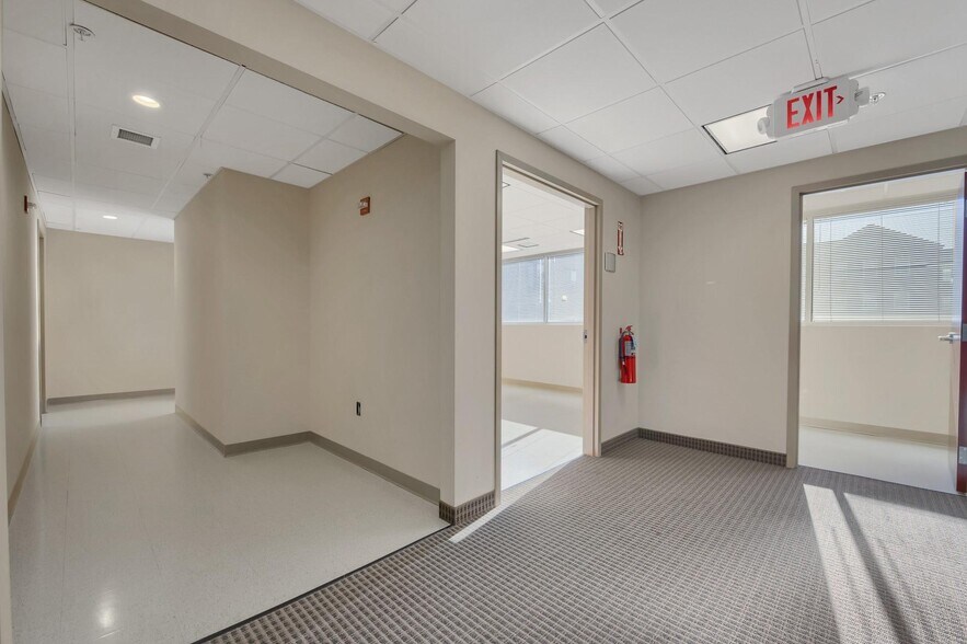 More Photos Of 21 Laurel Ave, Cornwall Medical For Lease