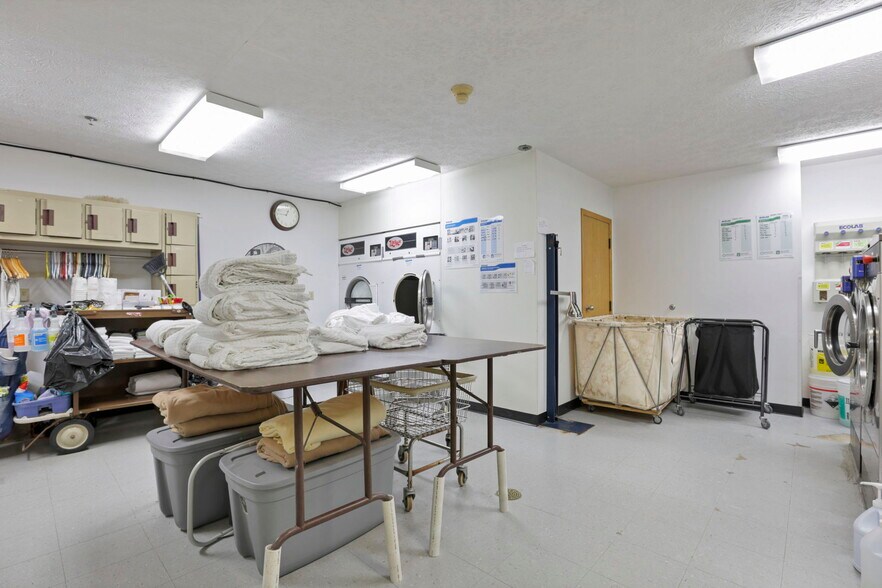 More Photos Of 509 S Wooster Ave, Strasburg Hotel For Sale
