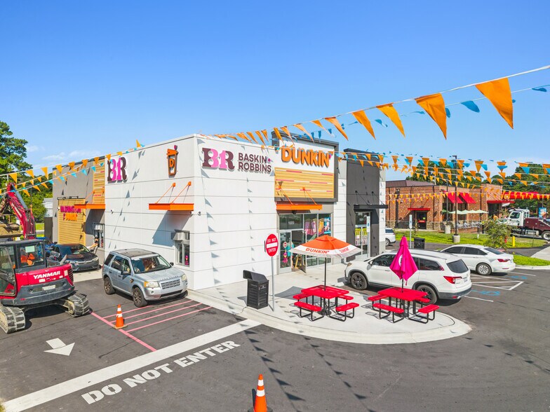 More Photos Of 1689 W 5th St, Washington General Retail For Sale