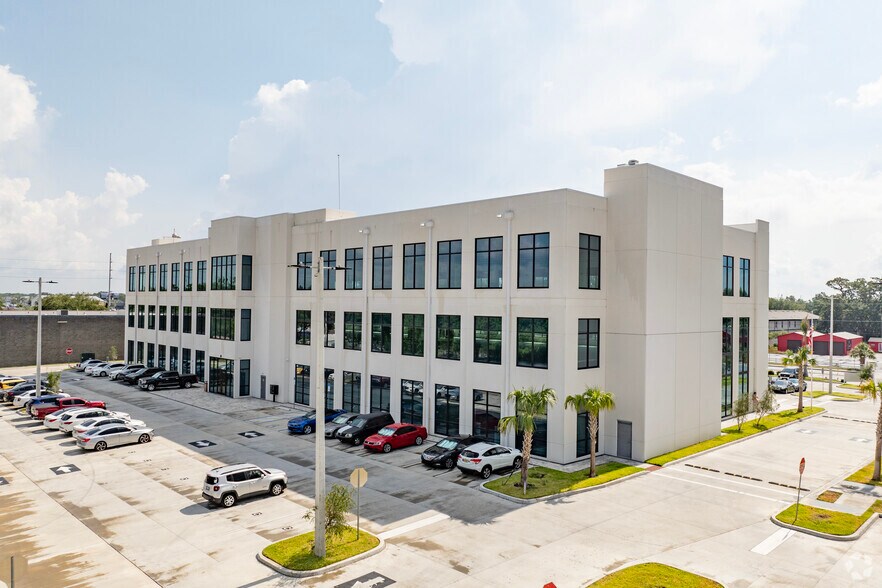 More Photos Of 10050 N Florida Ave, Tampa Office For Lease